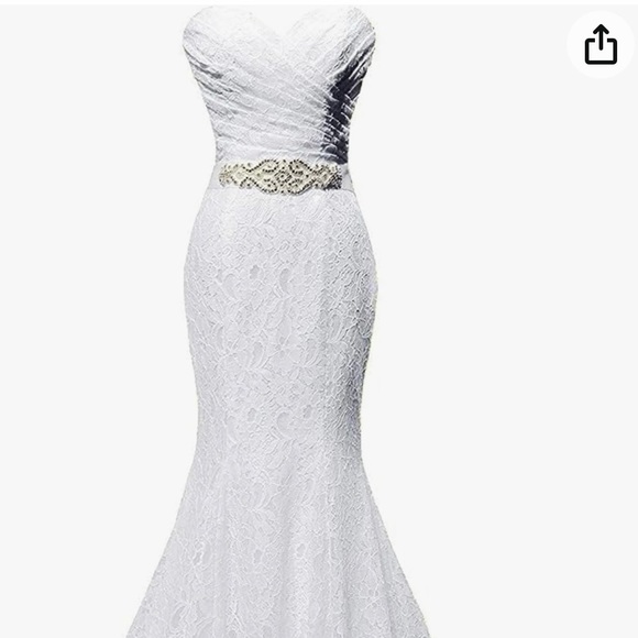 White wedding dress - Picture 1 of 5